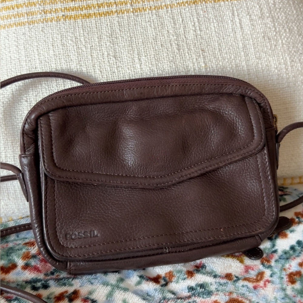 Fossil Dark Brown Leather VGUC Crossbody Bag.